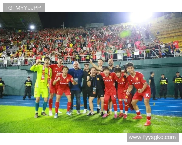 中国球迷热议足球明星背后的故事与影响力 中国球迷热议足球明星背后的故事与影响力